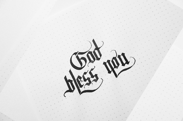 Texto que Dios te bendiga en el fondo de textura de nota de papel