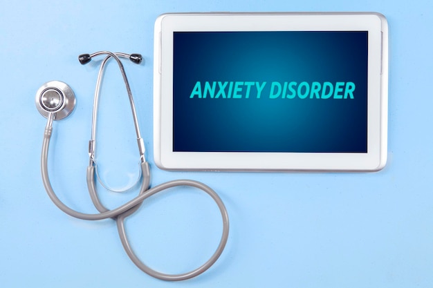 Texto del trastorno de ansiedad en la pantalla de la tableta digital