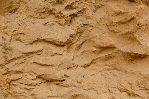 Textur der gelben Sandwand in der Sandgrube