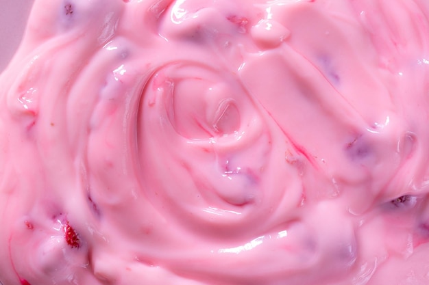 Textur Erdbeerjoghurt, Nahaufnahme hausgemachte rosa cremige Heidelbeer- oder Erdbeerjoghurt-Textur