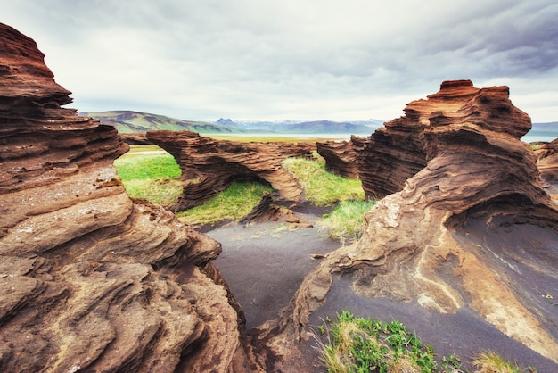 Textur von Felsen, die durch vulkanisches Magma geschmolzen sind