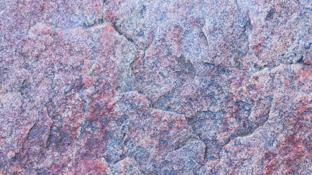 Textur von Granit Granitgestein mit rötlicher Farbe Hintergrund aus massivem Stein