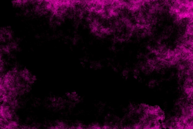 Textura de acuarela púrpura sobre fondo negro