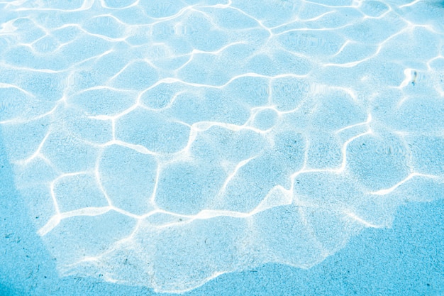 Textura de agua azul en la piscina.