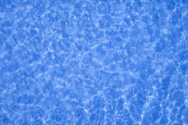 Foto textura de agua de piscina azul