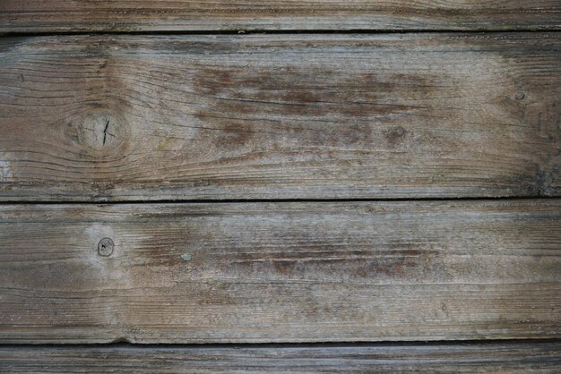 La textura de una antigua valla hecha de tablas de madera en primer plano