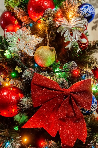 Textura de un árbol de Navidad decorado con bolas