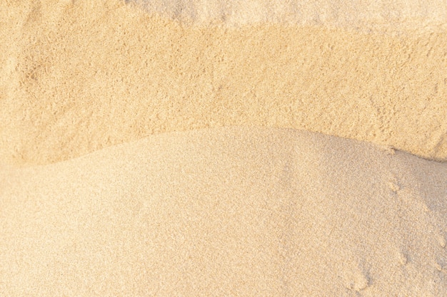 Foto textura de arena en la playa. arena de playa marrón para el fondo. de cerca.