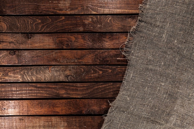 Textura de arpillera en el fondo de la mesa de madera