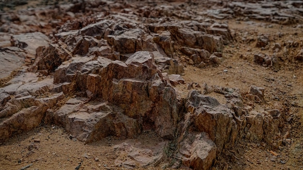 Textura áspera de pedra marrom ou rocha de montanhas