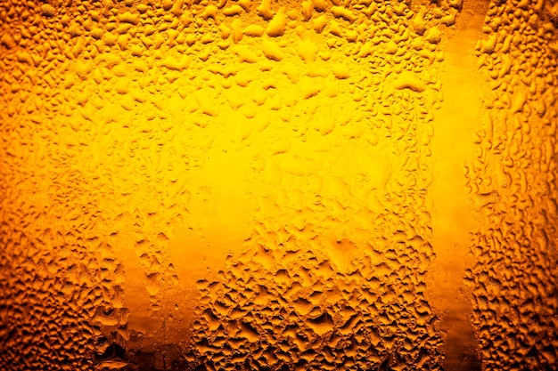 textura de botella de cerveza macro Textura de gotas de agua en la botella de cerveza Fondo abstracto Gotas de agua
