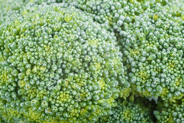 Textura de brócoli verde fresco, cerca, macro, fondo.