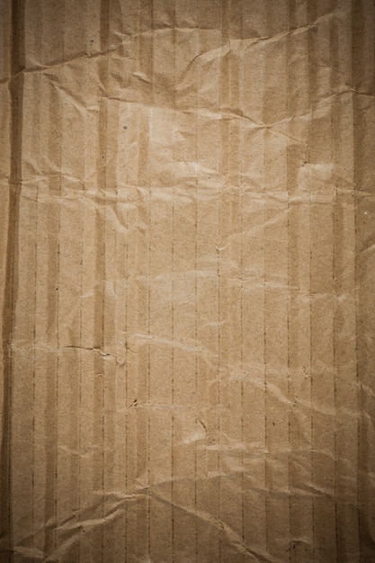 Textura de cartón marrón arrugado.