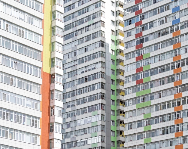 Textura de casas de apartamentos residenciales de varios pisos con balcones