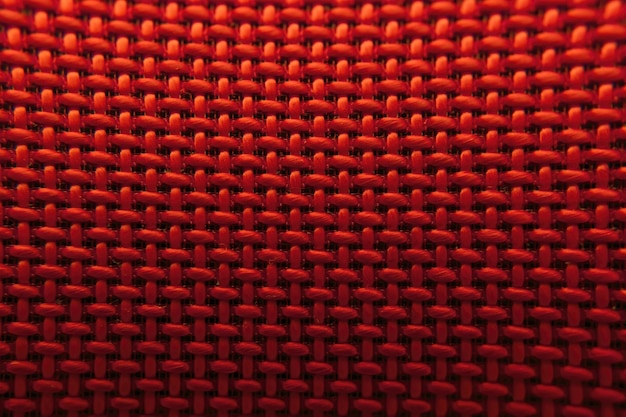 textura de color rojo de tejido industrial artificial con un degradado negro suave