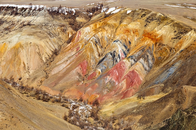 Textura colorida natural en las montañas de Altai, lugar llamado Mars 2, República de Altai, Rusia