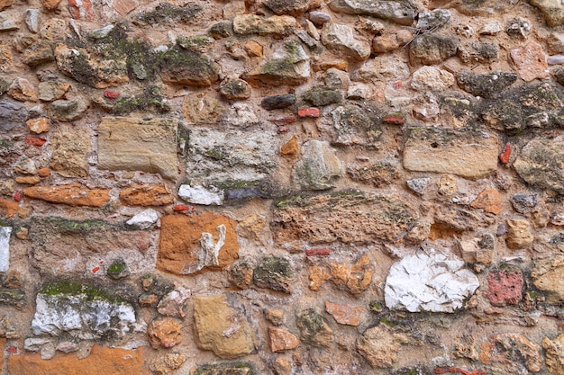 Textura da parede de alvenaria antiga. Textura de uma parede de pedra. (Tijolos multicoloridos)