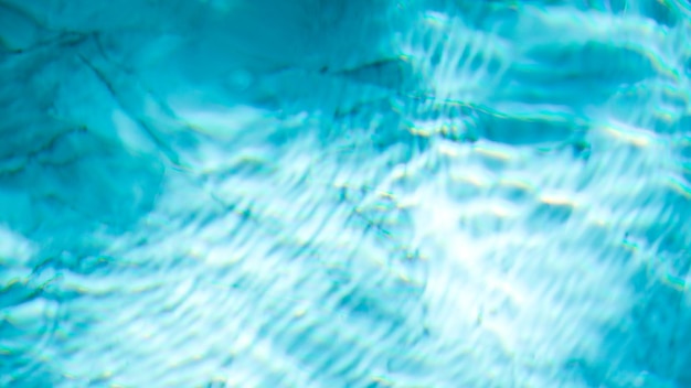 Textura da piscina de água e água de superfície na piscina, reflexo da água da natureza da onda azul na piscina ao ar livre