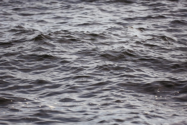 textura das ondas do mar escuro do fundo do mar, abstrato marinho, vento do oceano