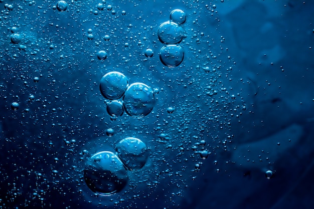 Textura de água azul como fundo aquático natureza e ciência conceito skincare cosméticos e higiene m ...