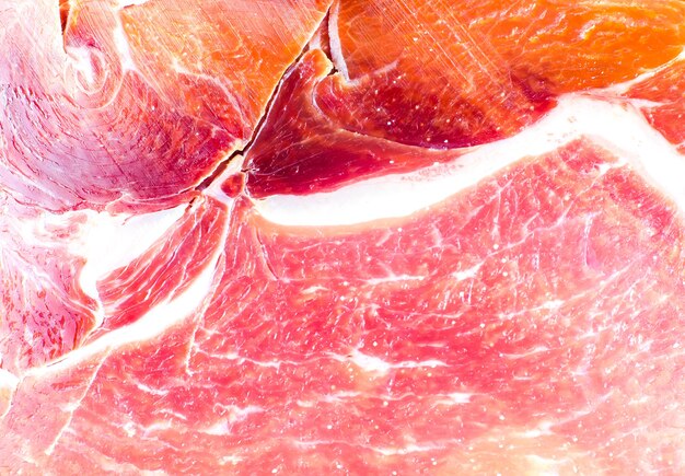 Textura de carne vermelha fechar foto. Prosciutto crudo italiano ou jamon. Presunto cru. Fundo de carne de porco.