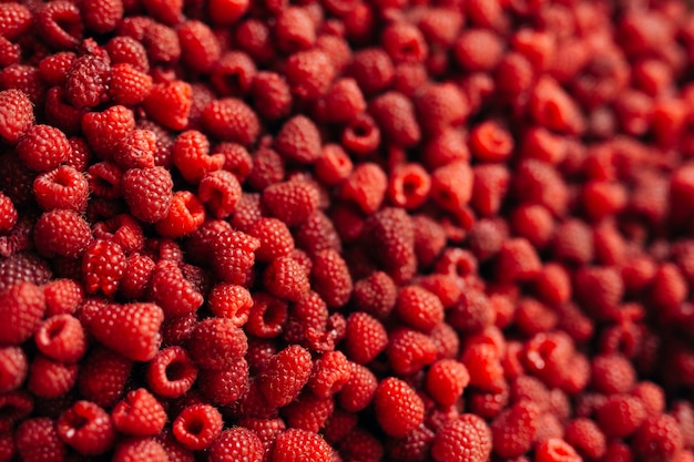 Textura de framboesa em um fundo de gaveta com muitas frutas frescas