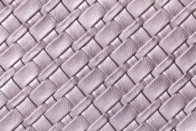 Textura de fundo de couro roxo claro com padrão de vime, macro. Resumo de têxtil violeta.
