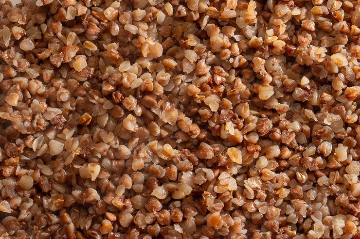 Foto textura de fundo de grãos de trigo sarraceno fervido natural marrom produto dietético conceito de alimentação e nutrição saudável