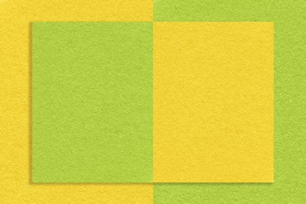 Textura de fundo de papel verde e amarelo artesanal metade de duas cores macro Estrutura de papelão artesanal denso vintage de azeitona Cenário de feltro fechado