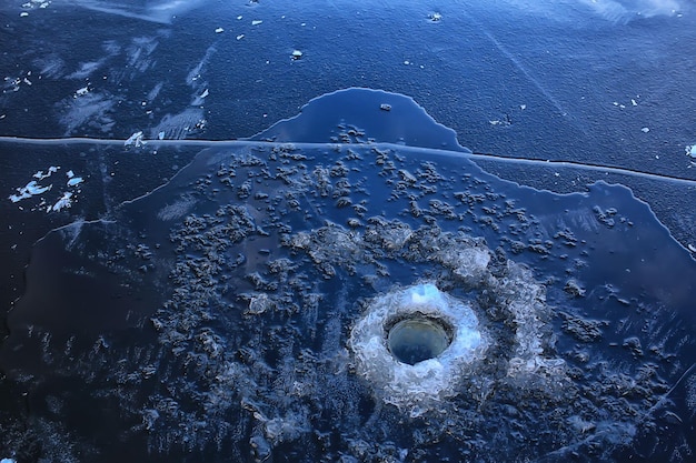 textura de gelo rachaduras baikal, fundo abstrato gelo de inverno transparente azul