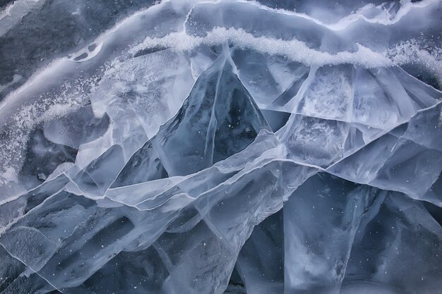 textura de gelo rachaduras baikal, fundo abstrato gelo de inverno transparente azul
