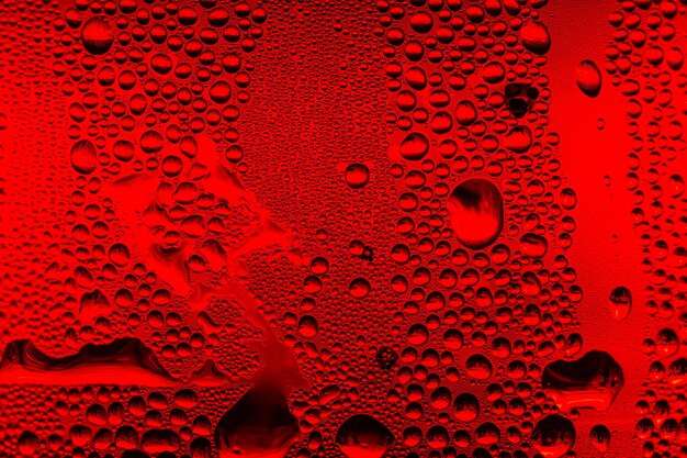 textura de gota de água macro vermelhaGotas de água no fundo vermelho