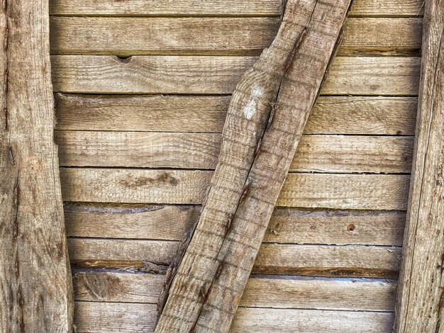 Textura de madeira natural Tábuas velhas e envelhecidas marrons para arranjo diagonal de fundo