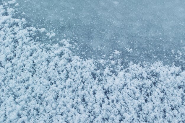 Textura de neve em um dia ensolarado de inverno.