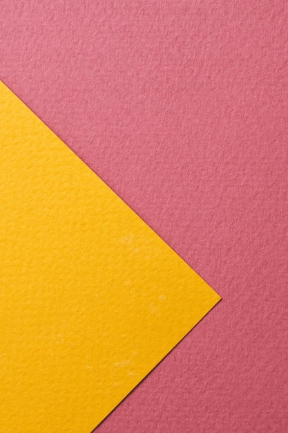 Textura de papel de fundo de papel kraft áspero vermelho borgonha cores amarelas Mockup com espaço de cópia para texto