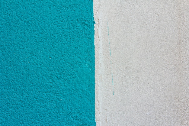 Textura de parede azul com grão e tinta branca. Fundo.