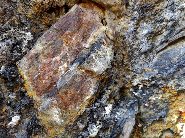 Textura de pedra geodésica A rocha é marrom e vermelha Fundo mineral Design de materiais naturais