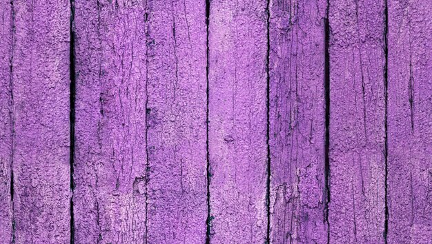 Textura de tábuas de madeira velhas pintadas de roxo sem costura