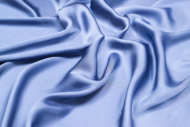 Textura de tecido de seda azul ou cetim de luxo. Vista do topo.
