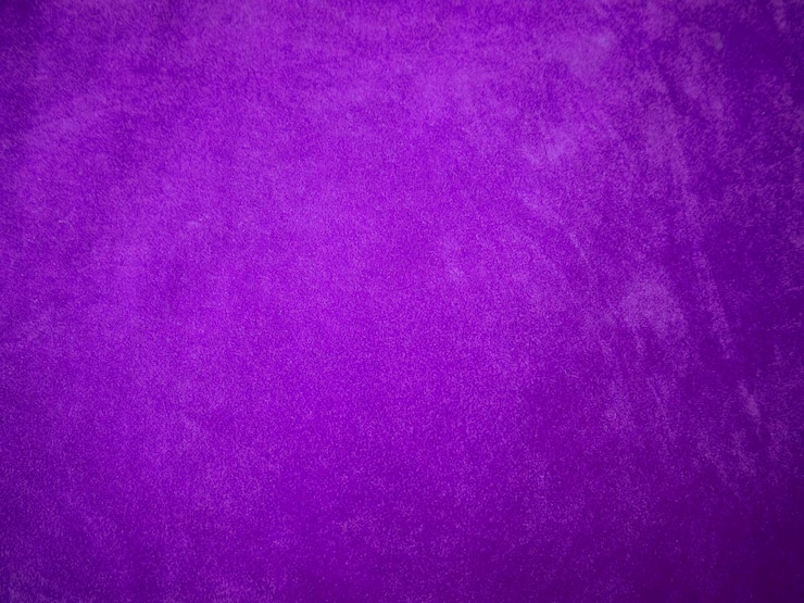 Textura de tecido de veludo roxo usada como pano de fundo Tecido violeta de luxo de material têxtil macio e liso Há espaço para texto