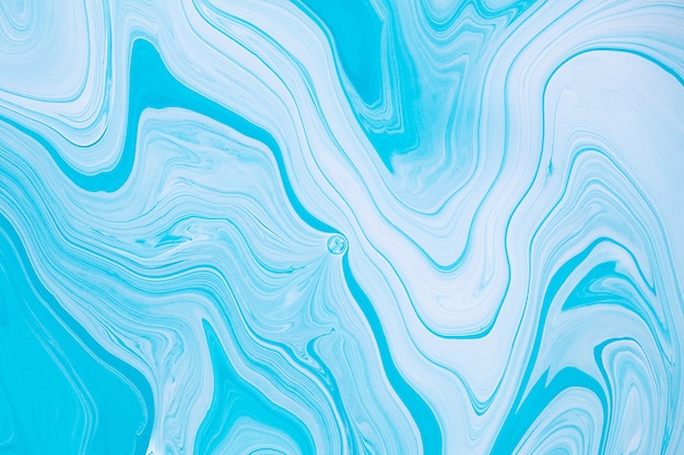 Textura fluida da arte abstrato com efeito de tinta espiralada imagem acrílica líquida com fluxos e respingos tintas misturadas para pôsteres ou papéis de parede azul hortelã e cores brancas transbordando