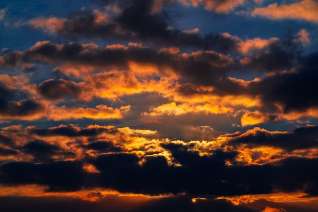 Textura de fondo de cielo hermoso amanecer