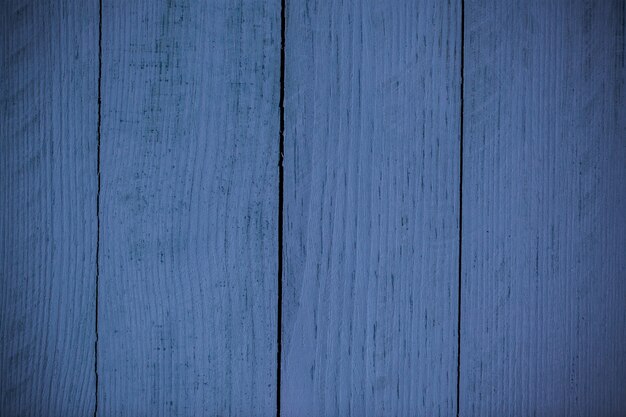 Textura de fondo de madera azul vintage con nudos y agujeros para clavos. Antiguo muro de madera pintada.