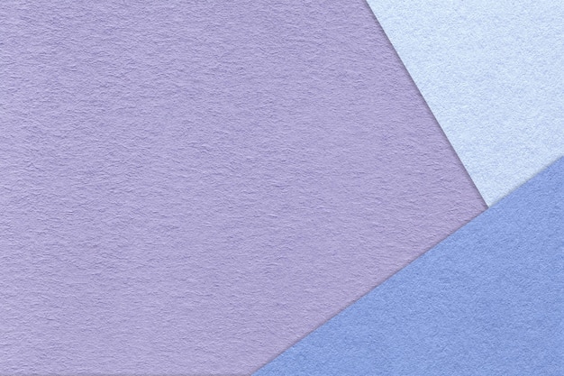 Textura de fondo de papel de color violeta artesanal con borde azul y muy peri Cartón de lavanda abstracto vintage