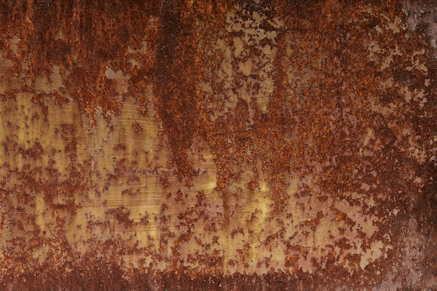 Textura de fondo de placa de metal oxidado. Chapa de acero con chapa casi completa cubierta de óxido.
