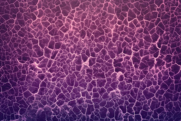 Textura de fondo de superficie agrietada púrpura abstracta