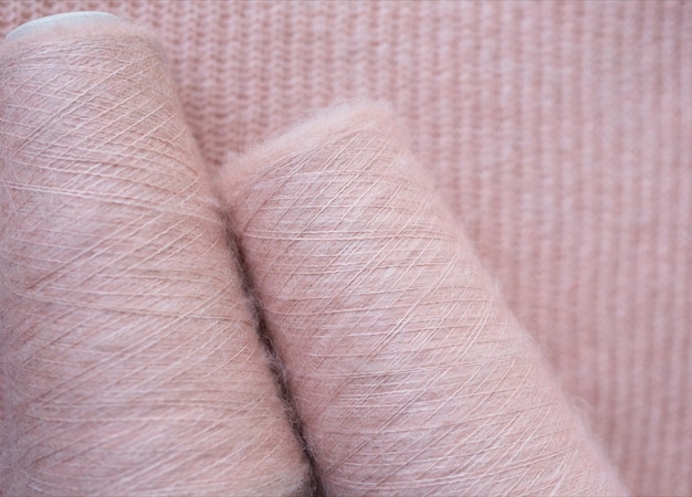 Textura de fondo de tejido de punto de patrón rosa hecho de angora o lana.