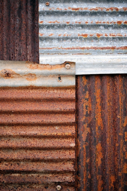 Textura galvanizada dañada vieja y oxidada. Textura del grunge del metal oxidado viejo con el fondo de los rasguños y de las grietas, color entonado.