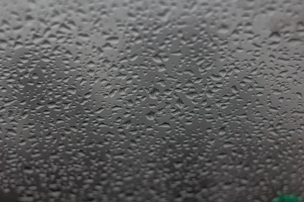 Textura de una gota de agua sobre el vidrio. Gotas de agua Gotas de fondo.