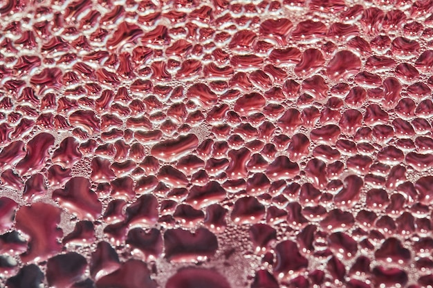 Textura de gotas sobre la cubierta de vidrio con enfoque selectivo, fondo.